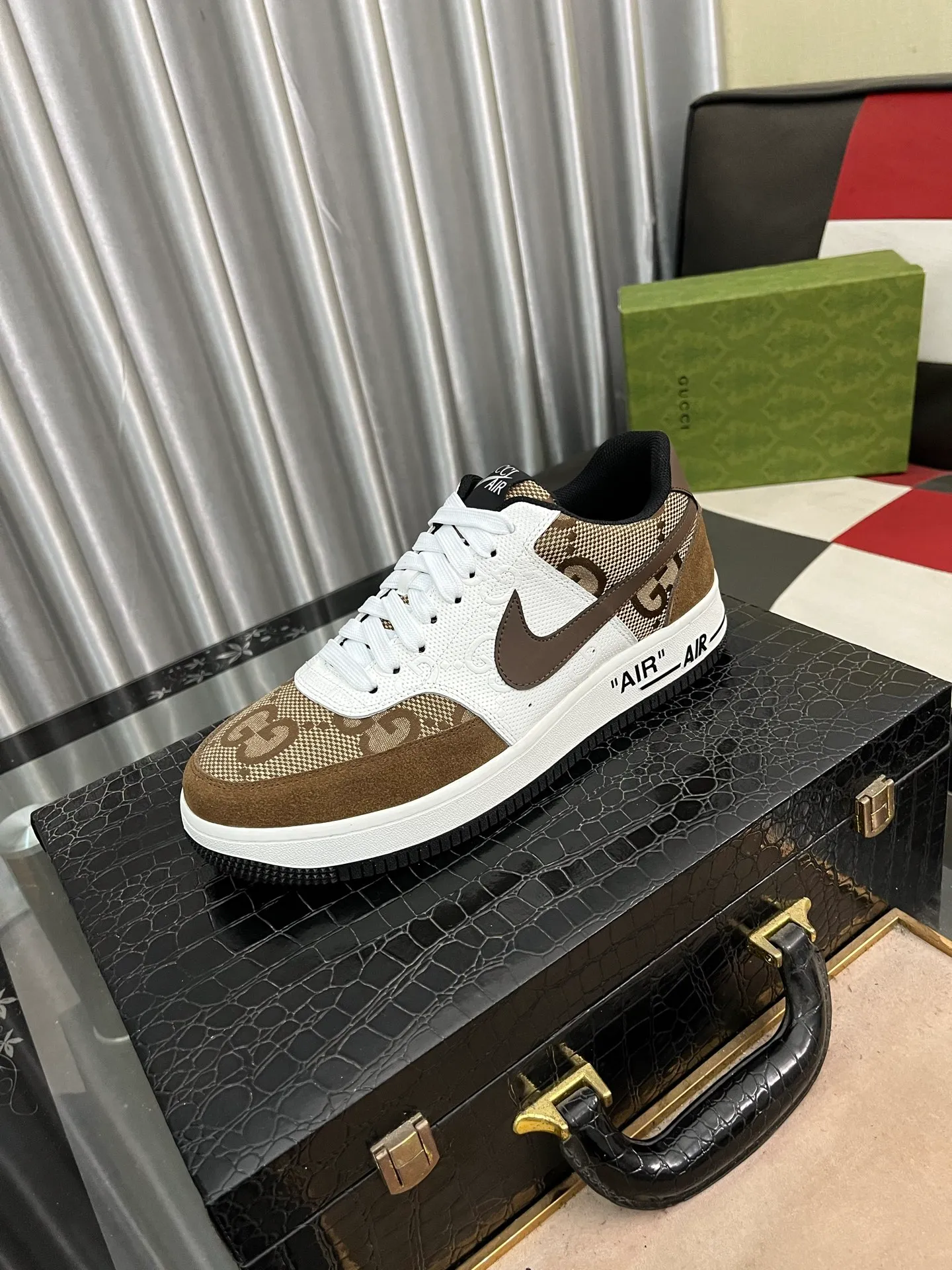 Men's Men's Shoes💰440⌚️⌚️【GUCCI】Gucci men's latest white shoe series casual shoes! The official website is built 1:1. Upper: Made of imported cowhide, with electric embroidery ➕Inner lining: Made of high-quality first-layer pigskin, soft and comfortable. Picky material selection and exquisite workmanship give you the best enjoyment. Size: 38-44 yards, 3️⃣ colors available.